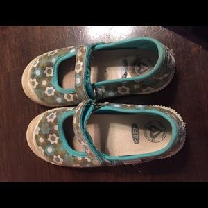Girls keen shoes